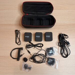 SYNCO - Wireless Lavalier Microphone Set - Black (2 Transmitters + Receiver)